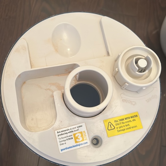 2 Blue Humidifiers - Picture 4 of 11